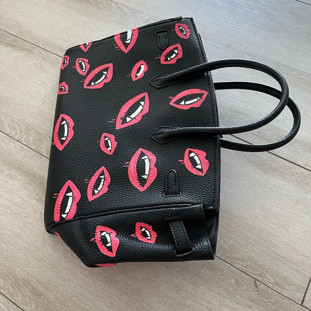 Bag with kisses for carmen